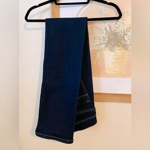 EUC-Size 8R-Express-Dark Wash-Mid-Rise-Skinny-Bootcut Jeans.